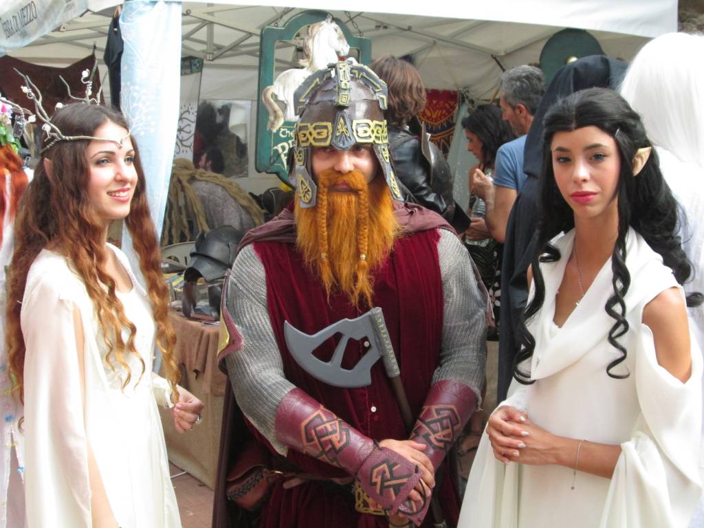 Personagens de Tolkien na Festa dell'Unicornio. Crédito: