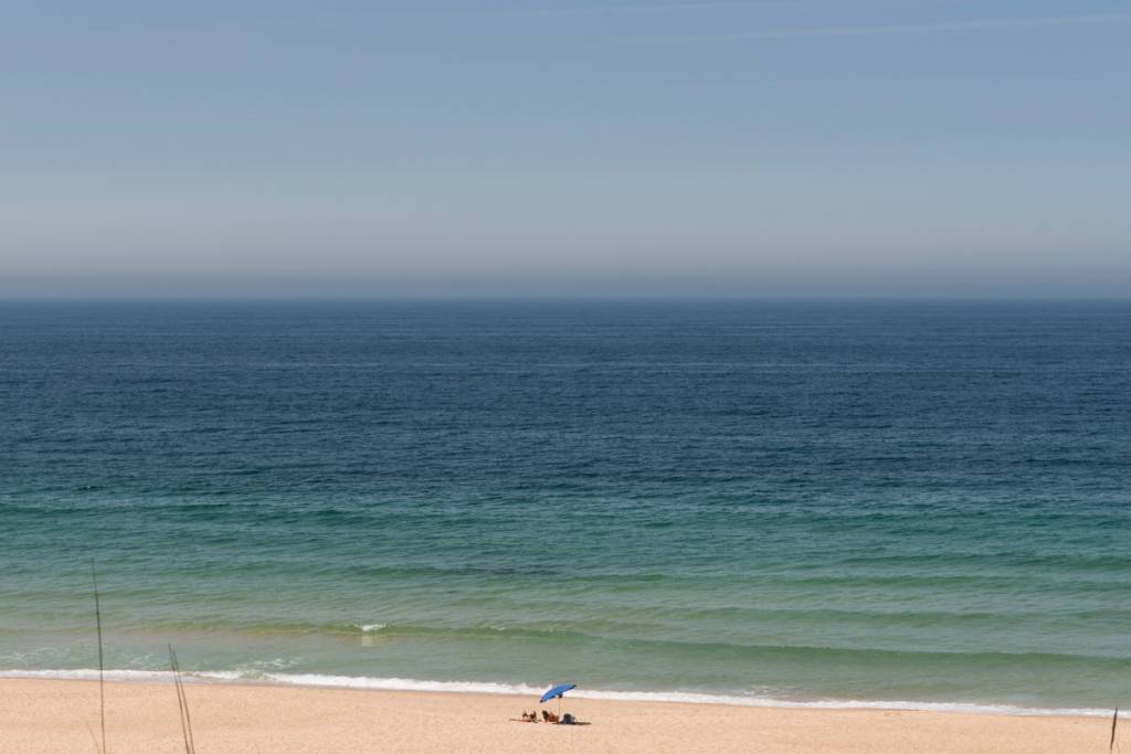Mar verdinho e um extenso areal: paraíso alentejano