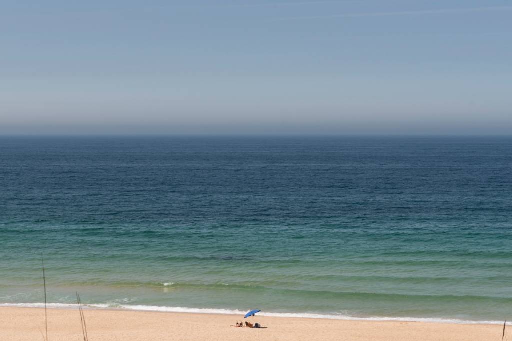 Mar verdinho e um extenso areal: paraíso alentejano