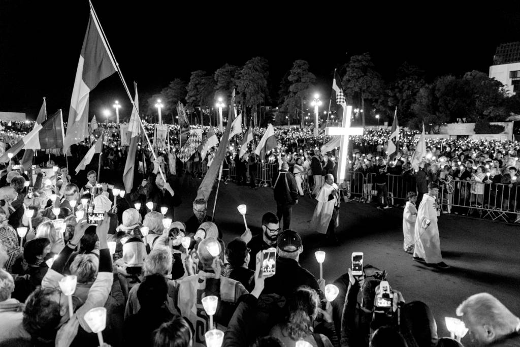 Procissão das velas: todos os dias às 22h15 (na sequência do terço)