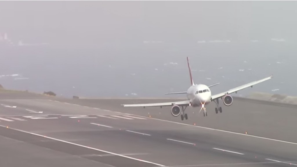 Pouso forçado de um avião da Air Berlin na Ilha da Madeira em Portugal