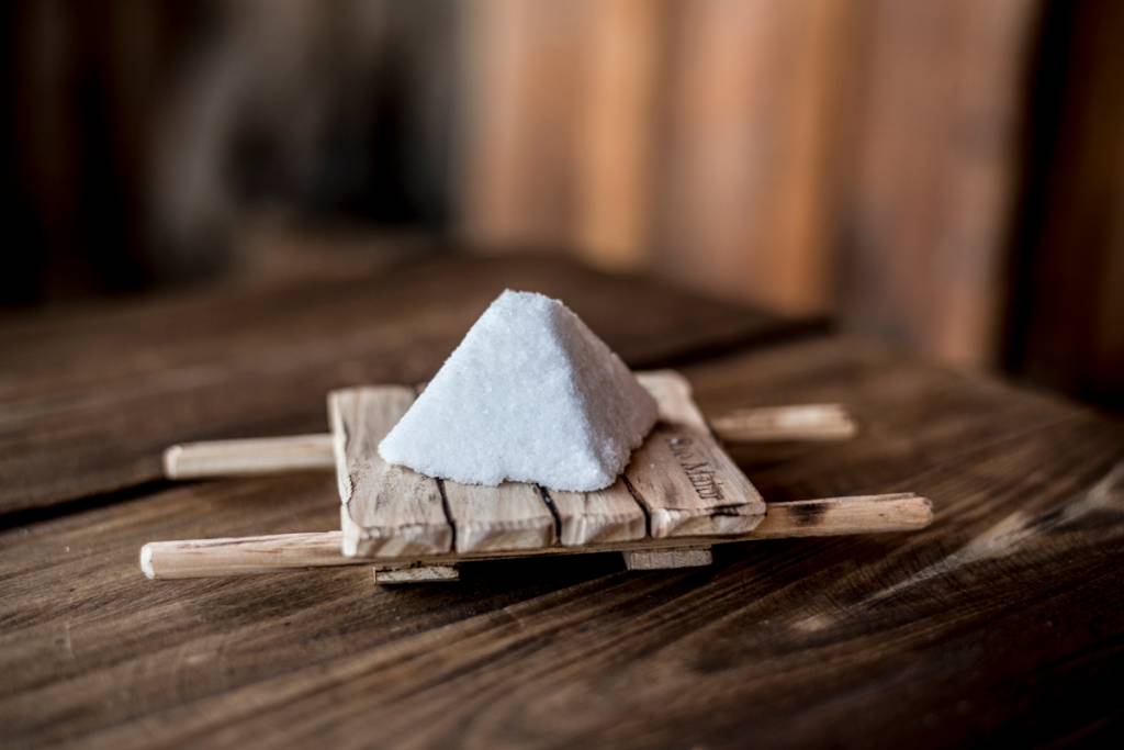 Pirâmide de sal: mil e uma versões do produto mais básico da cozinha