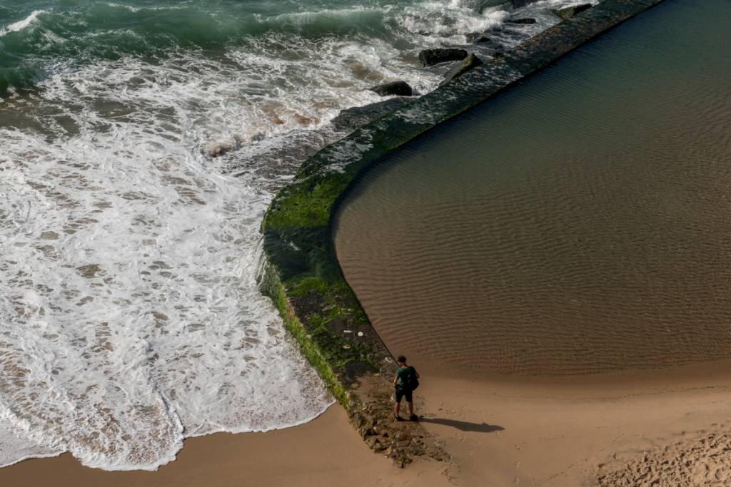 A piscina natural que se forma com a maré alta