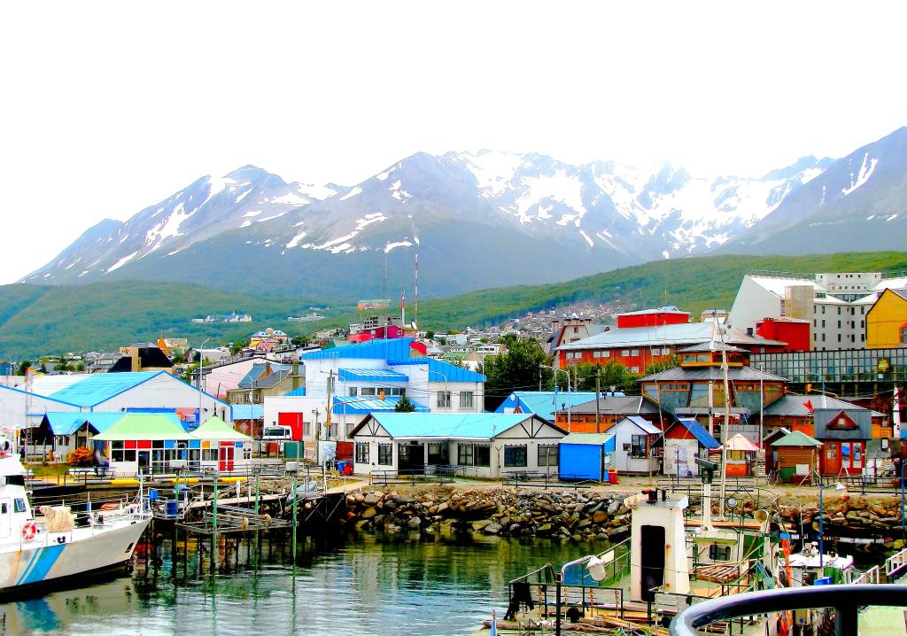 Casas coloridas na cidade de Ushuaia, na Argentina. 