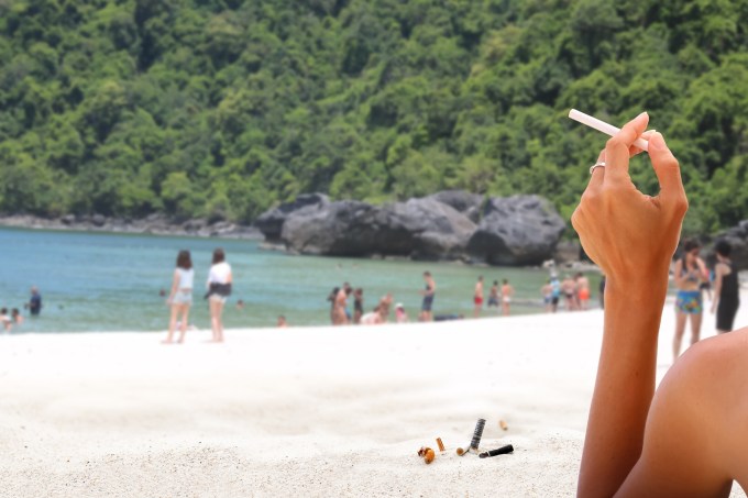 Fumantes praias da tailândia