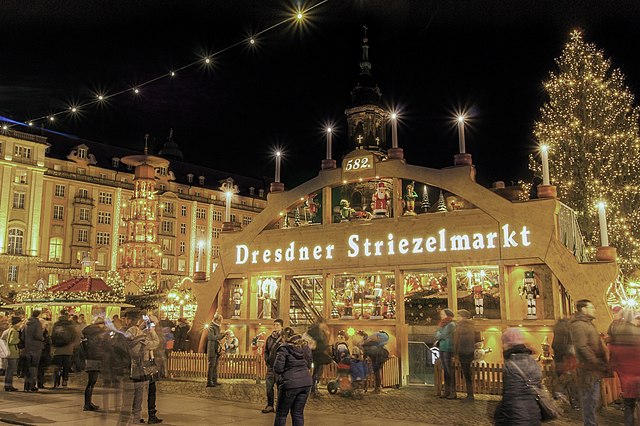 Mercado Striezelmarkt, em Dresden.