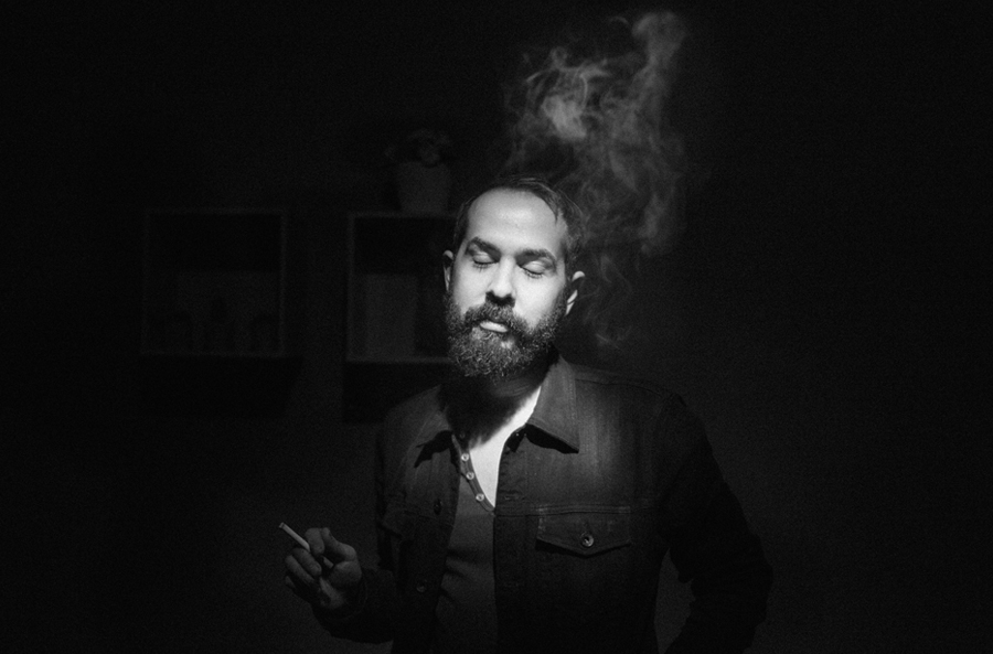 Greg Gonzalez, vocalista do Cigarrets After Sex, uma das cabeças do cartaz