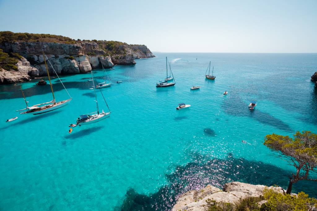Cala Macarella, uma das mais lindas de Menorca, nas Ilhas Baleares, Espanha