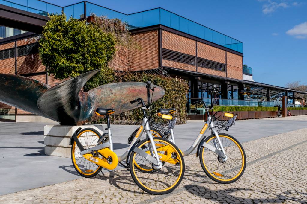 Bikes ocasionalmente estacionadas em frente ao restaurante SUD, em Belém