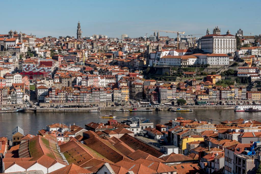 O Porto visto a partir de Gaia: parece um presépio!