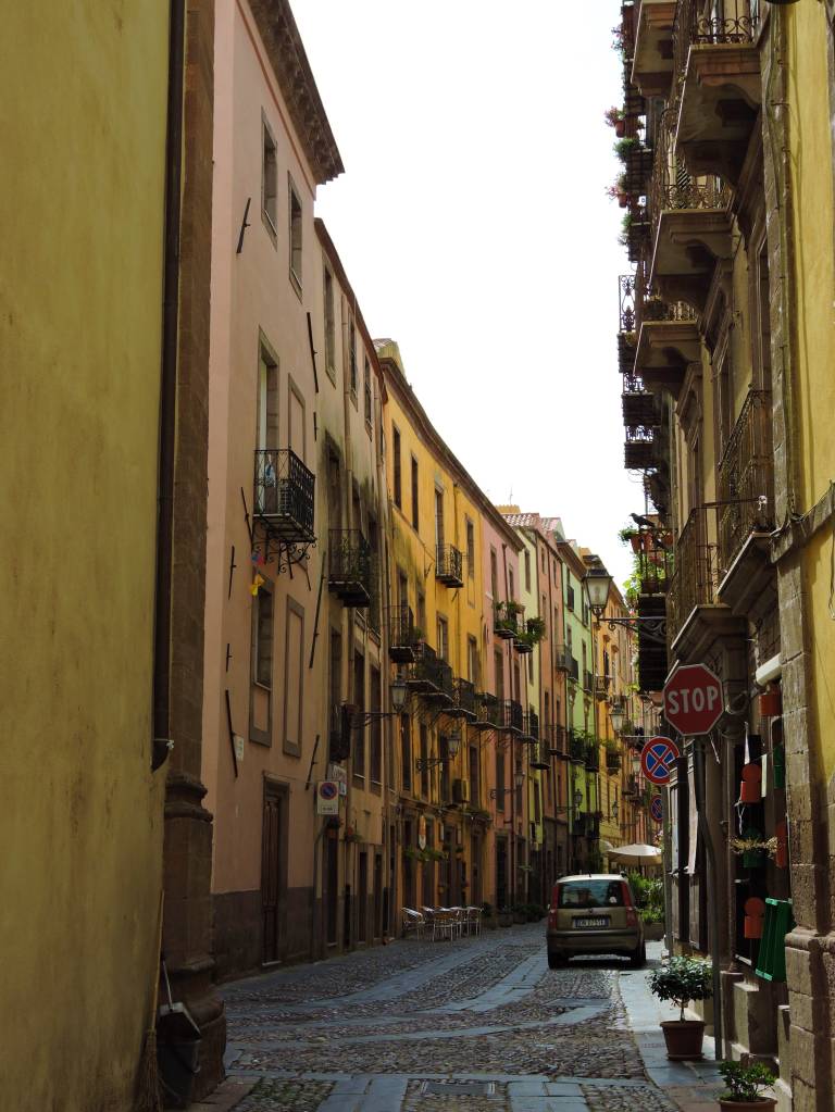 Cidade italiana Bosa encanta pela riqueza histórica e pelo