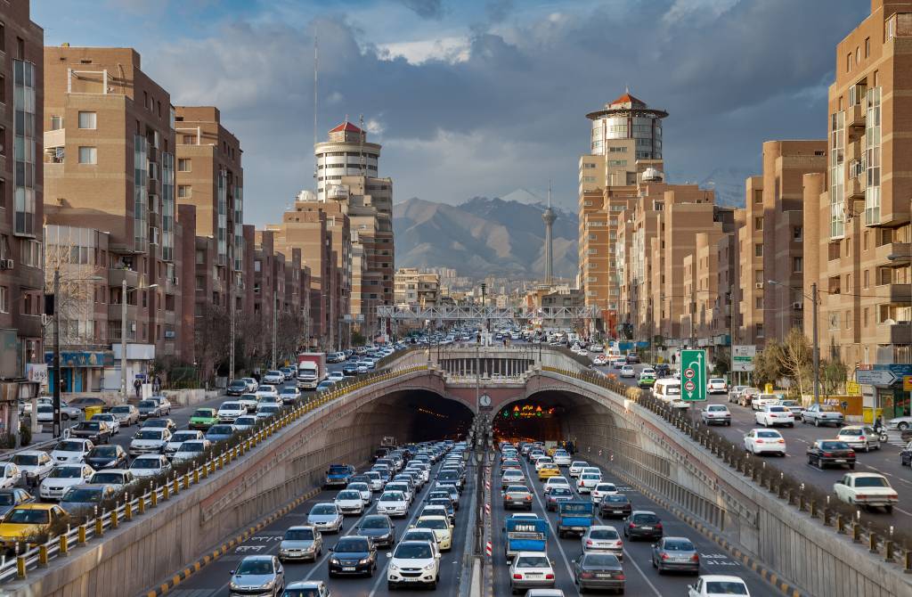 Trânsito em Teerã, Irã
