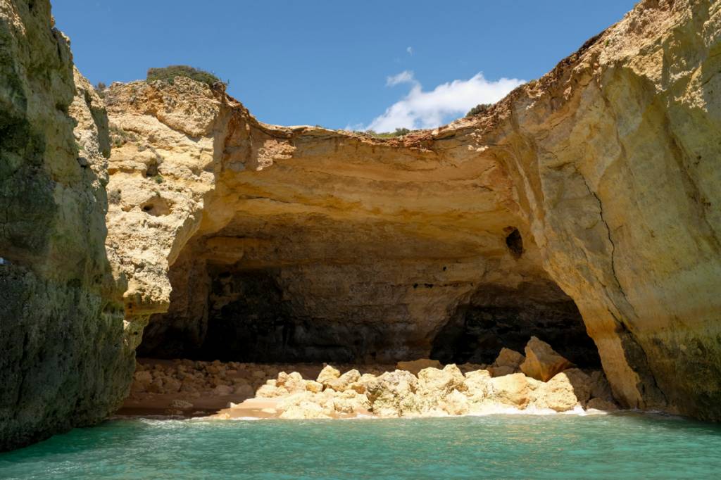 Algarve, Portugal Um algar que desmoronou décadas atrás: a força da natureza