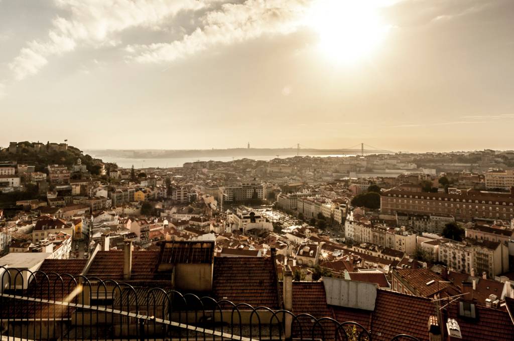 Vista de Lisboa com o Tejo e a Ponte 25 de Abril ao fundo: cada vez mais cara