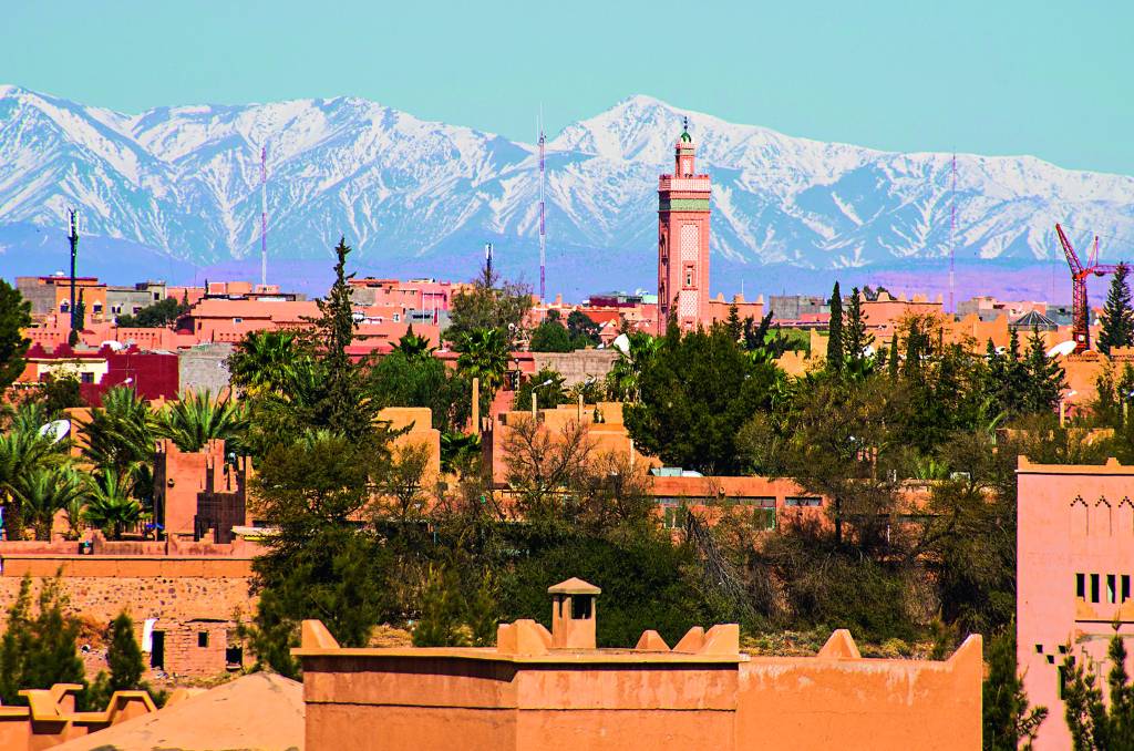 Vista de Ouarzazate diante da Cordilheira Atlas