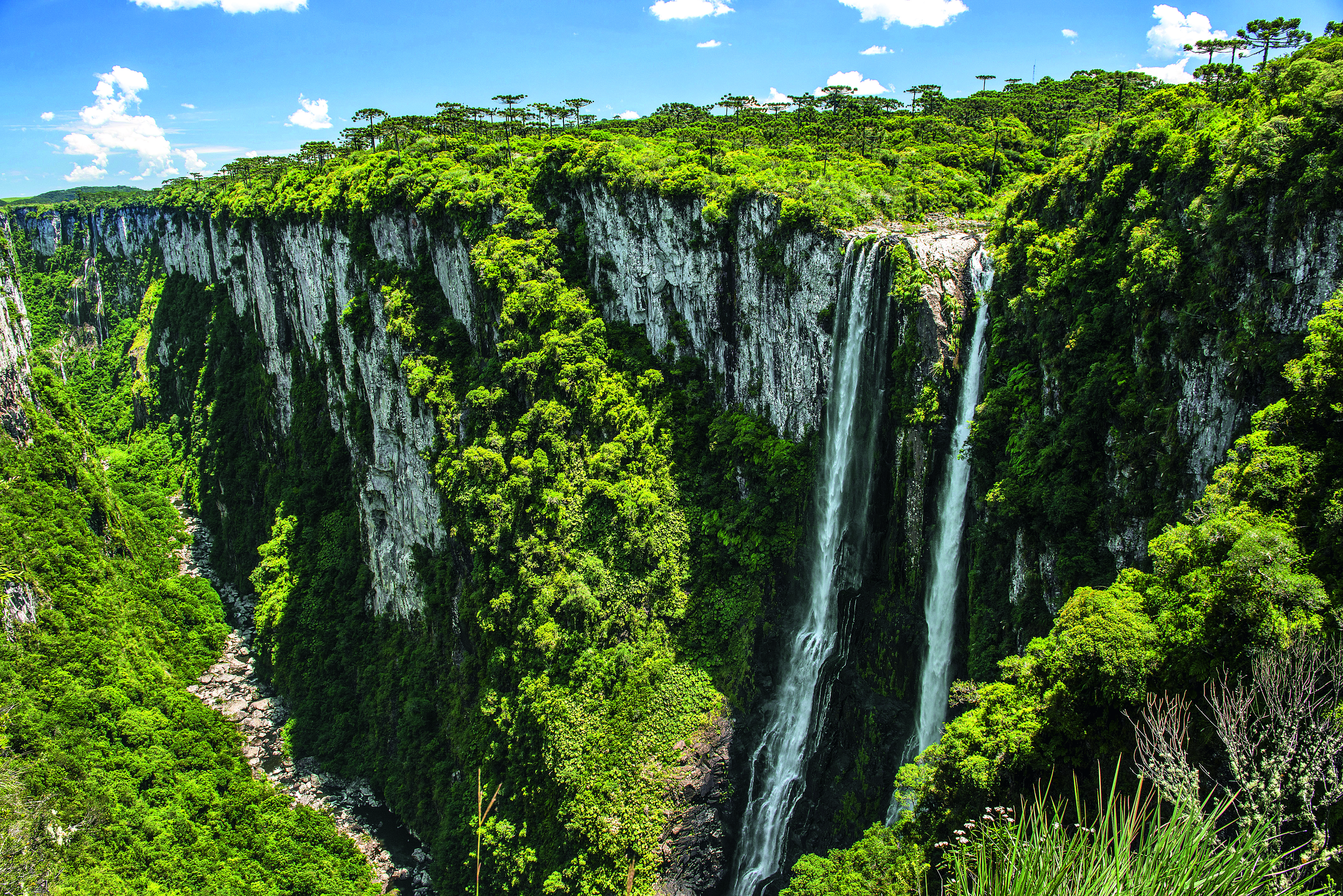 Cachoeira das Andorinhas no Cânion de Itaimbezinho - Parque Nacional de Aparados da Serra
