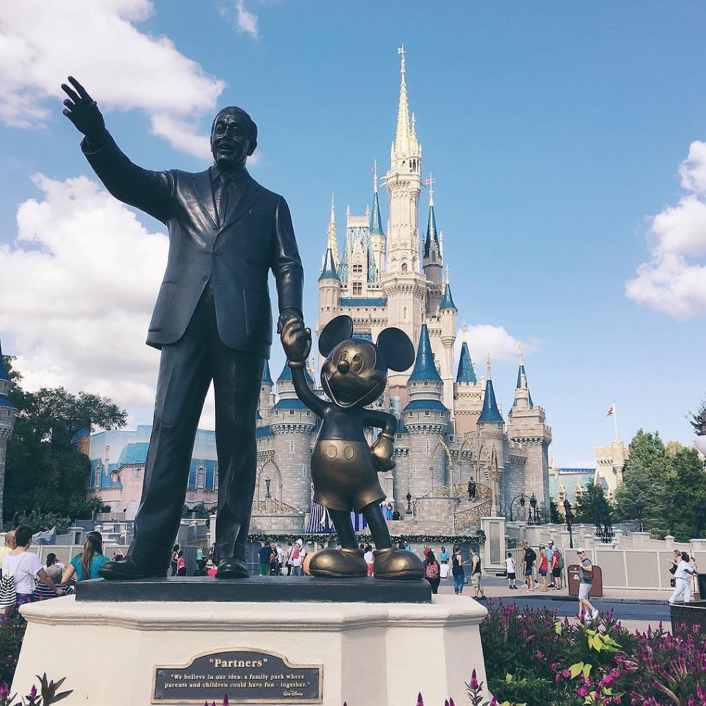 Estátua Walt Disney