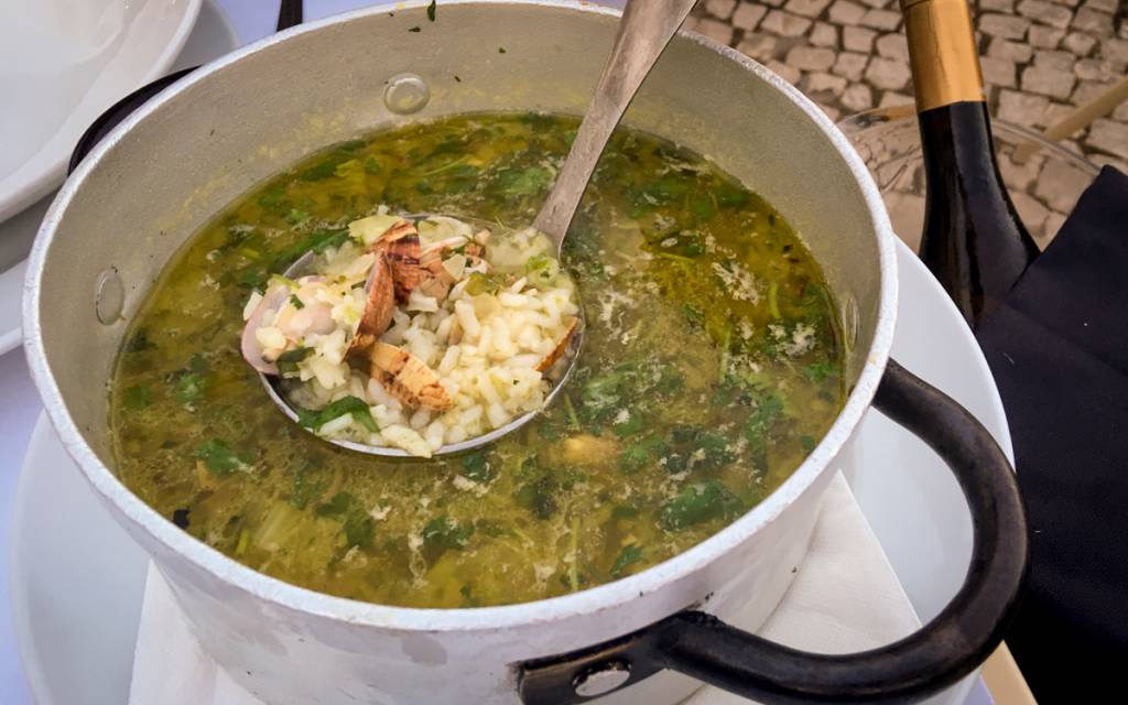 Canja de amêijoas direto da panela: deliciosa