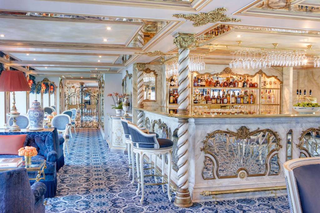 Maria Theresa Lounge