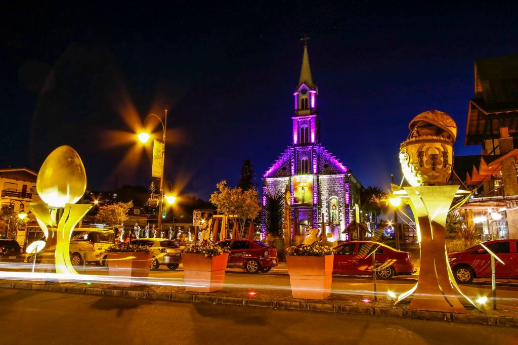 Igreja Matriz São Pedro à noite, Gramado