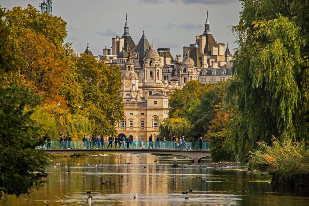 Vista do Palácio de Buckingham do St James's Park