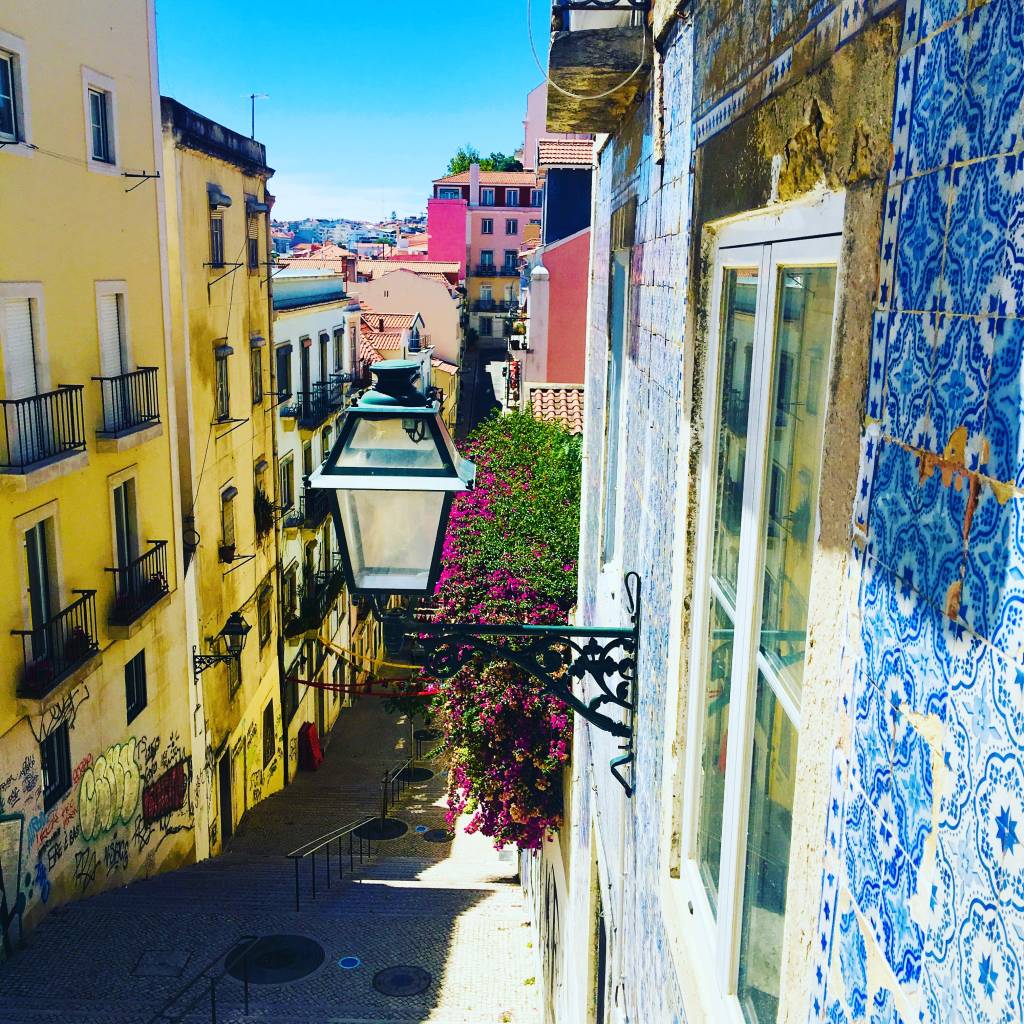 Lisboa, Portugal O lindo casario colorido de Lisboa: a essência da cidade continua a mesma