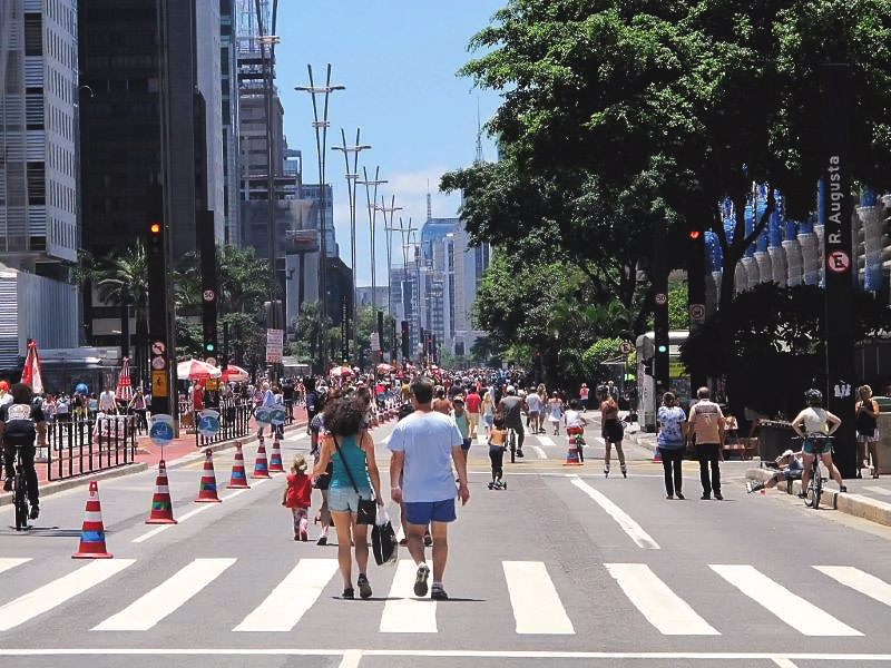 Avenida Paulista aberta para pedestres