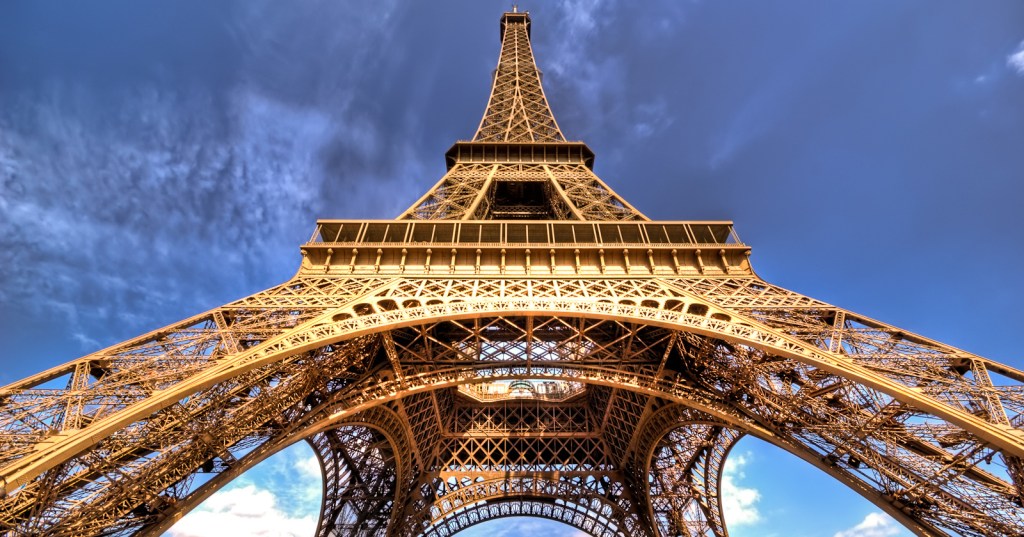Torre Eiffel vista de baixo, Paris, França