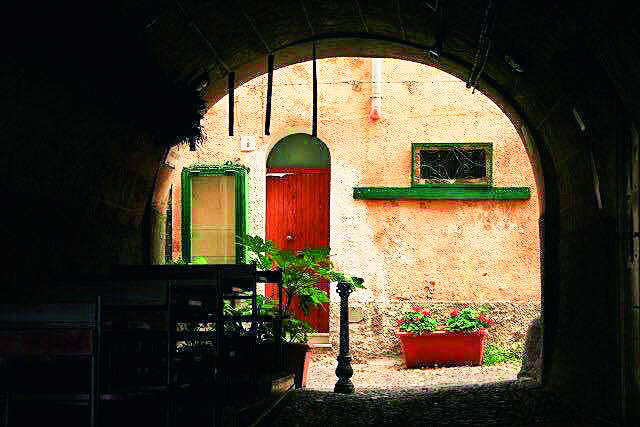 Restaurante Al Refettorio, escondido no centro histórico de Alghero. Crédito: