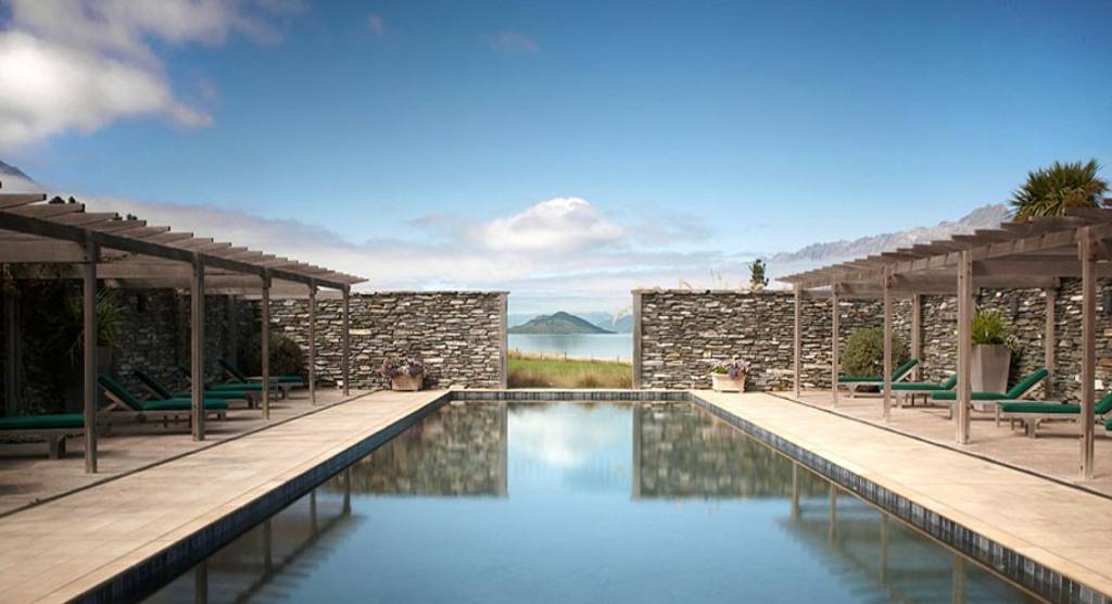 Vista da piscina do hotel Blanket Bay, Queenstown, Nova Zelândia