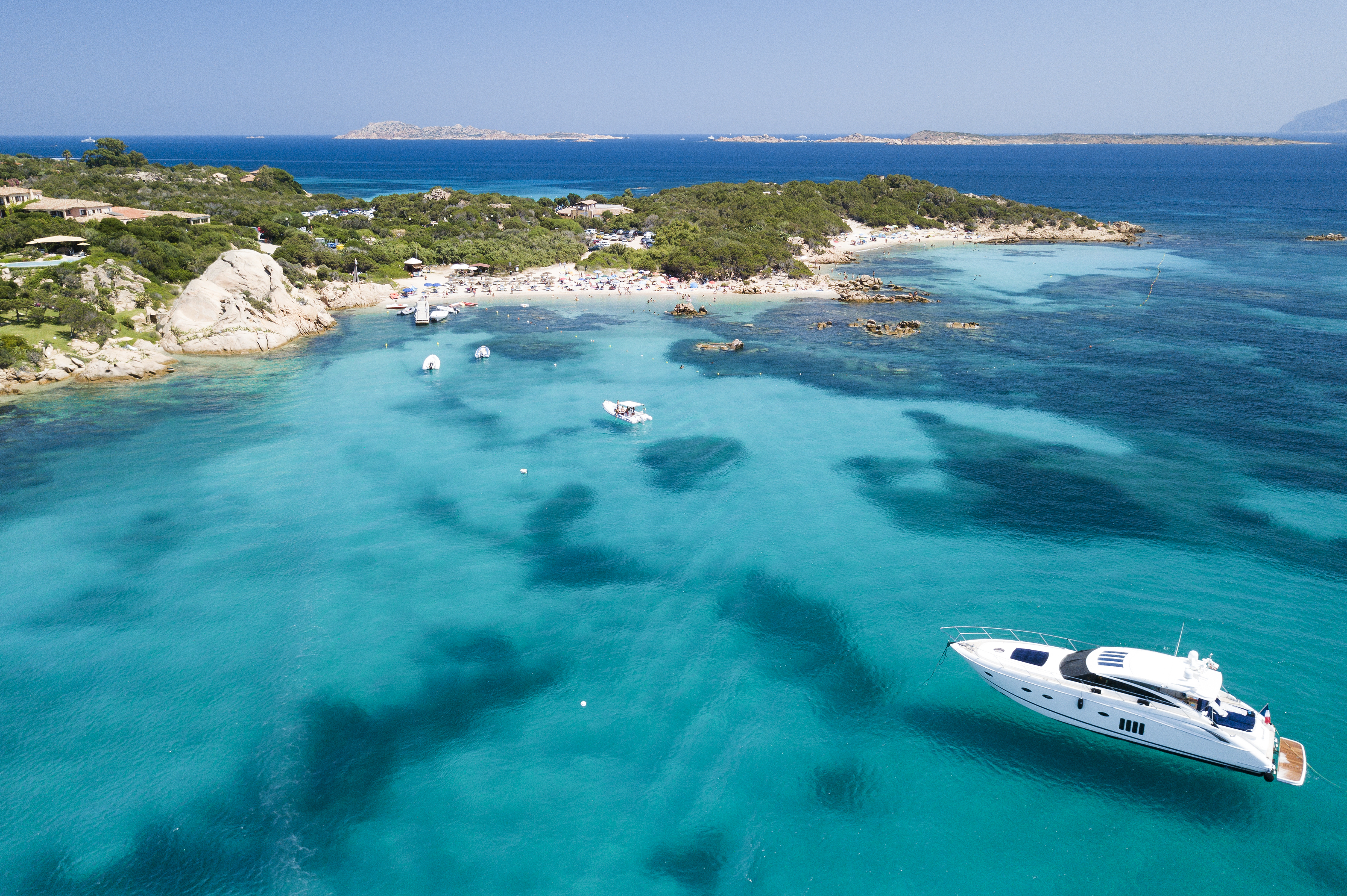 A Costa Esmeralda impressiona pela água turquesa e transparente. Crédito: