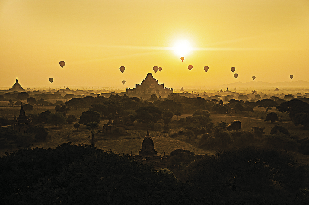 Balões sobre Bagan, no Mianmar