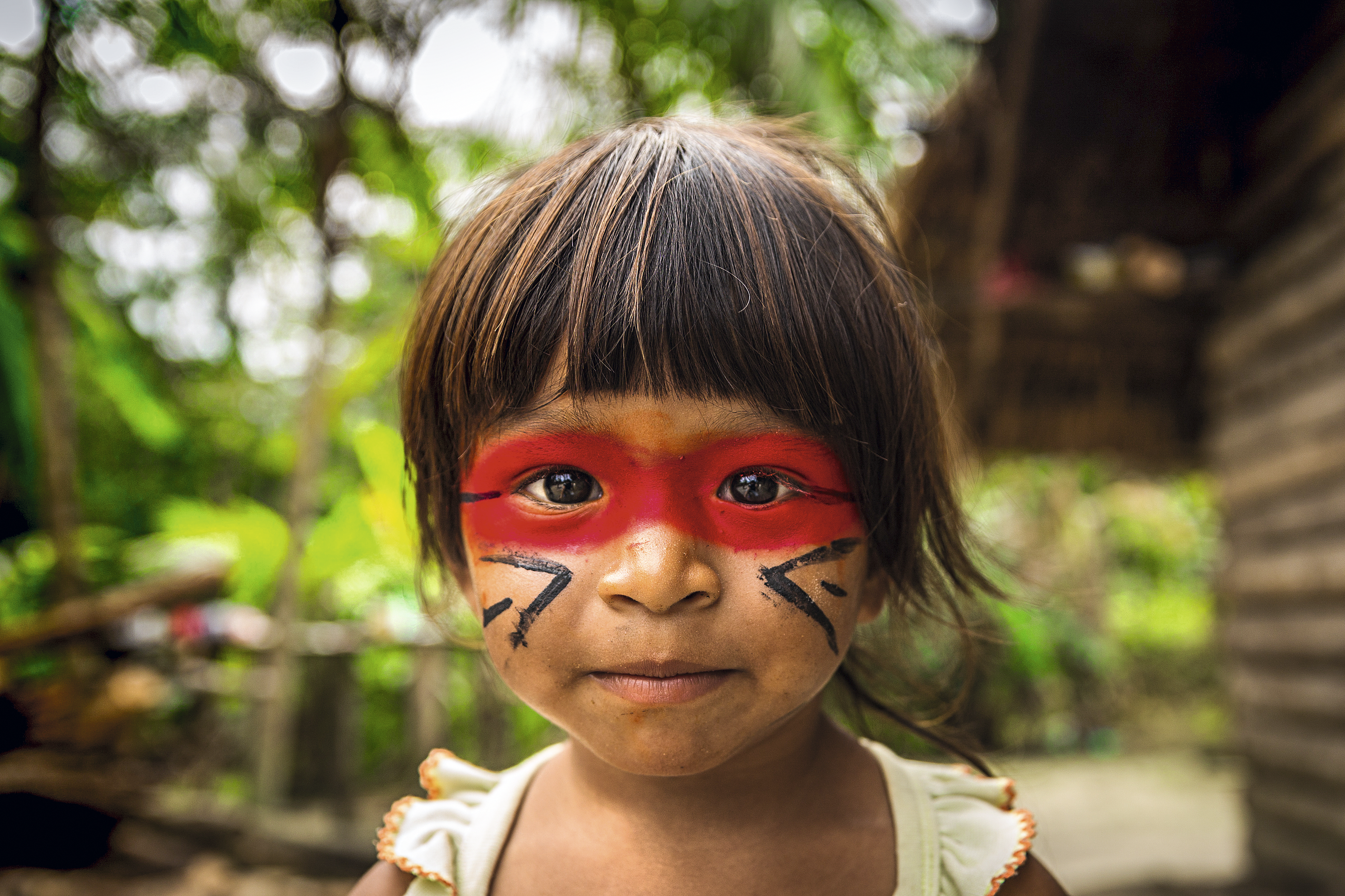 Criança da tribo tupi-guarani