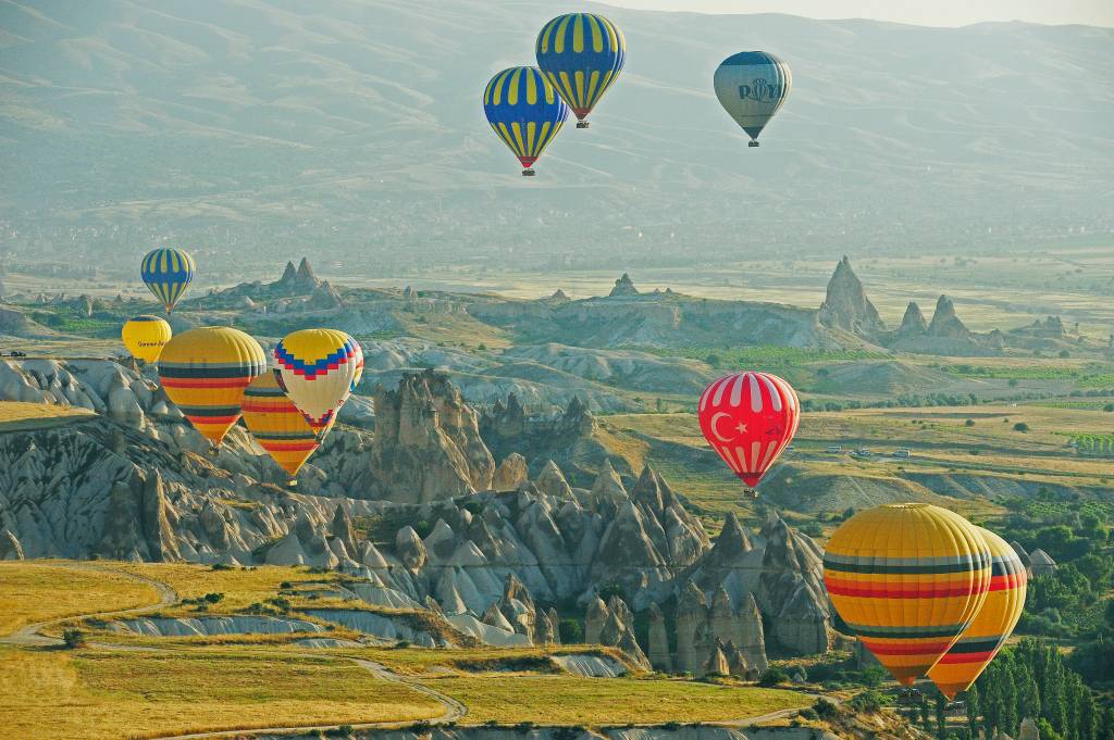 Céu colorido de balões, Capadócia, Turquia