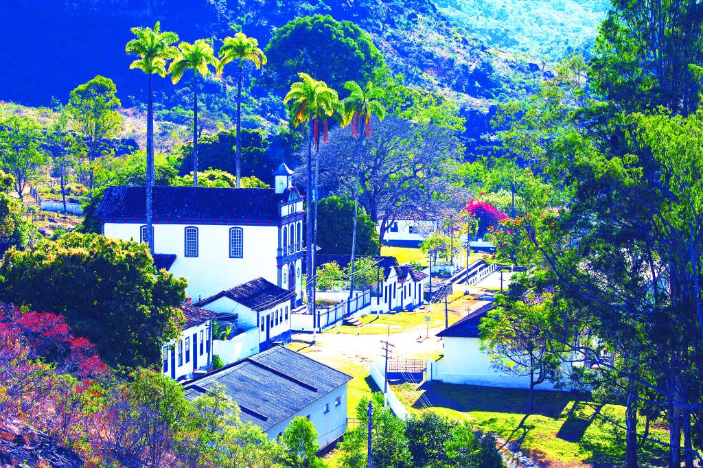 A vila de Biribiri, de março a outubro, tem cantoria nos casarões