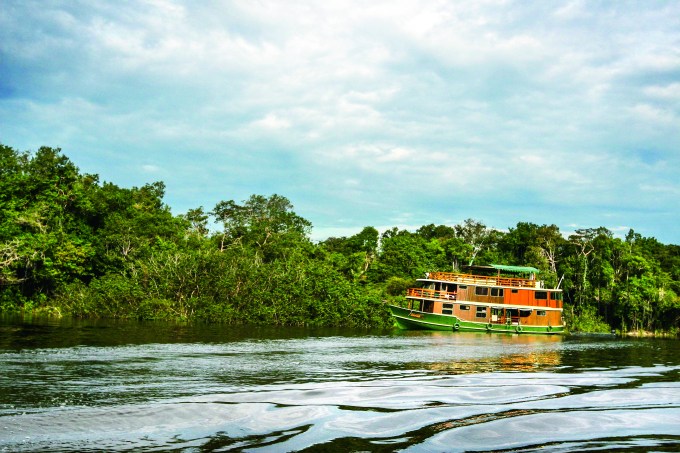 Barco pela Amazônia