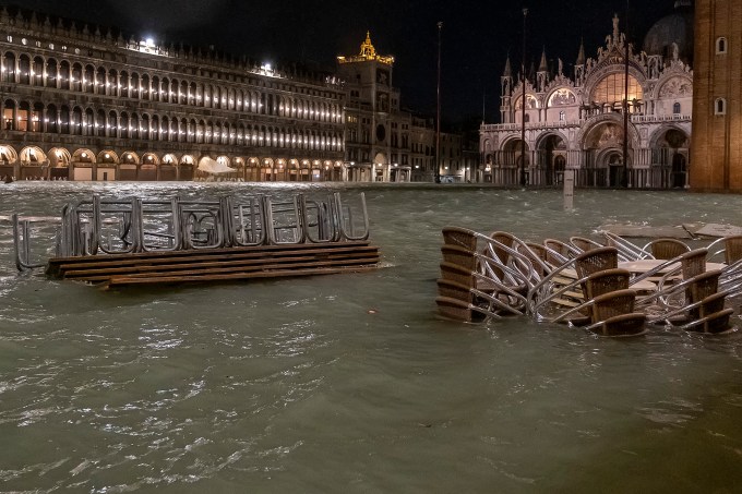 Veneza inundada, Itália