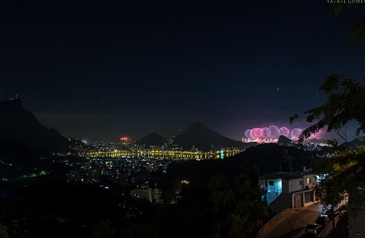 Vista durante o Ano Novo do Mirante da Rocinha, no Rio de Janeiro