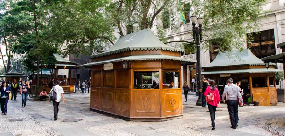 O charme antiguinho da Praça Dom José Gaspar