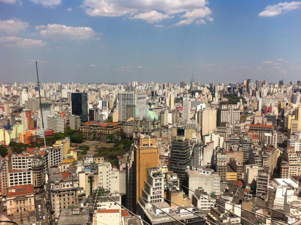A imensidão do centro de São Paulo do mirante do Farol Santander. Crédito: