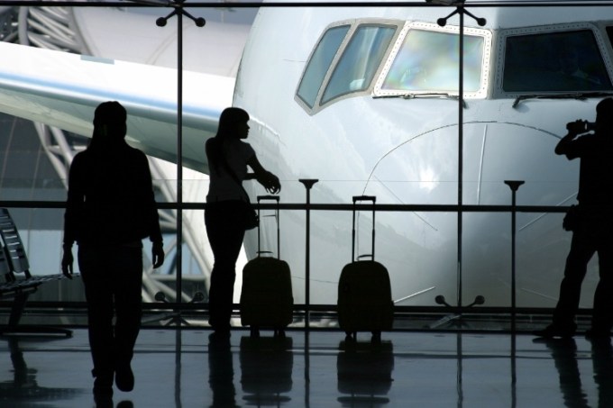 Hábitos evitáveis que complicam a vida de quem viaja de avião