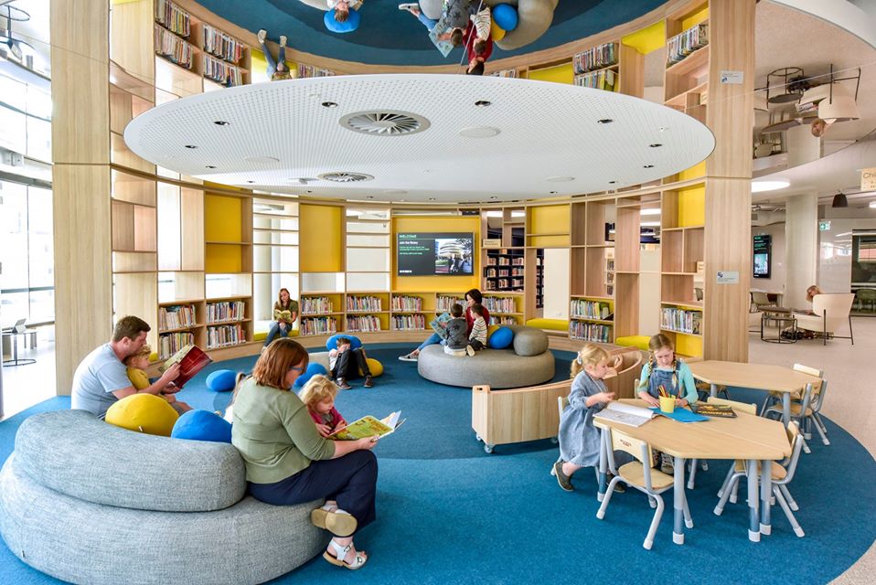 Espaço infantil na biblioteca do The Exchange
