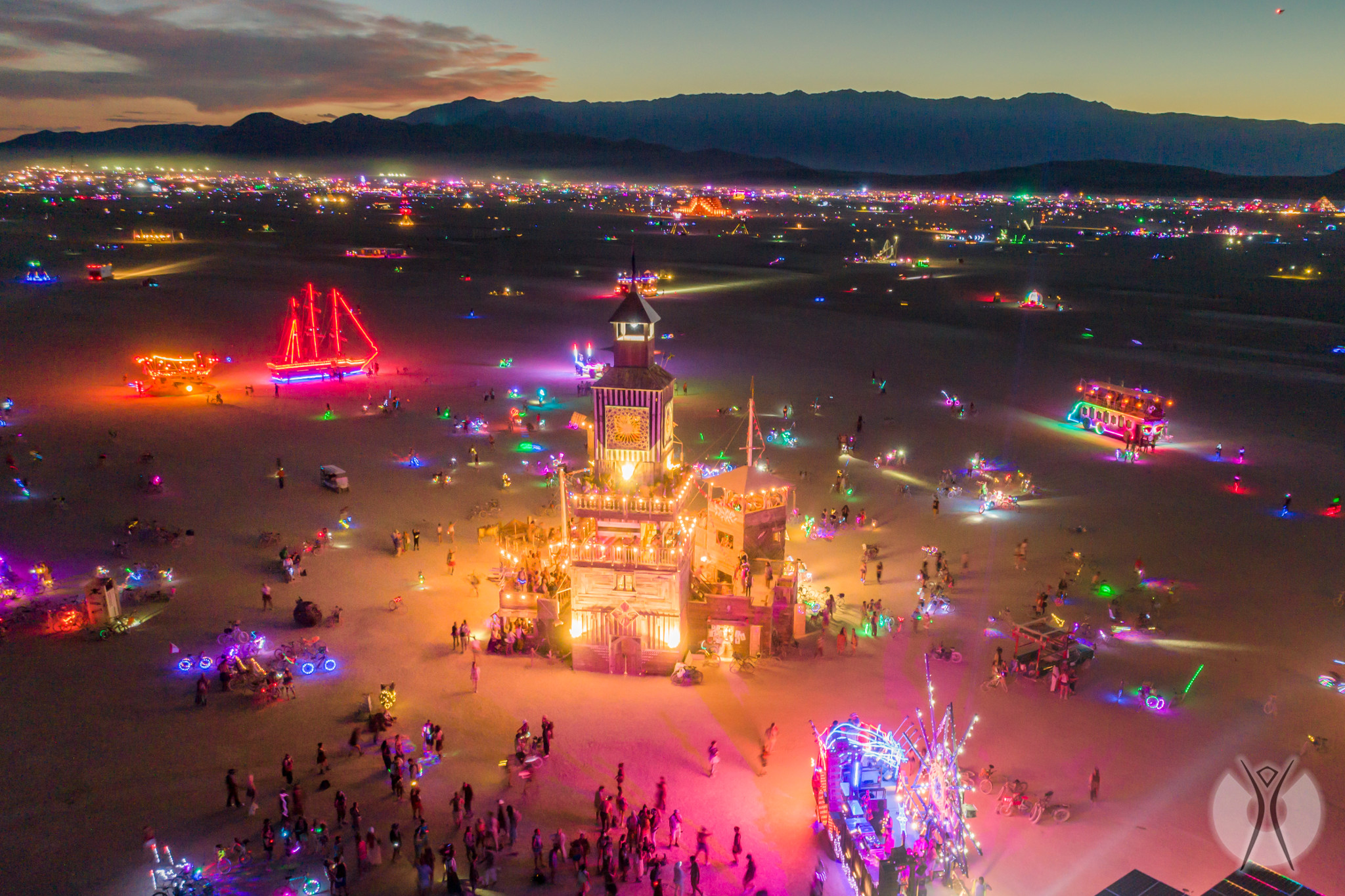 Burning Man é cancelado e se transformará em festival online Viagem e Turismo