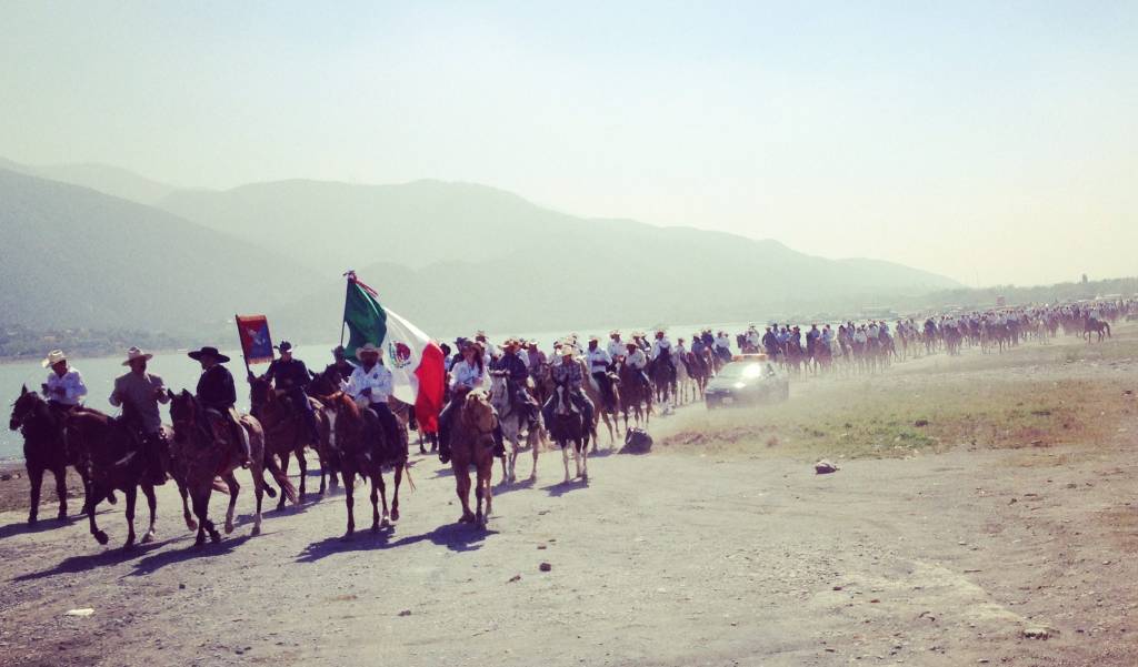 No México, o brasileiro cavalgou com mais de mil cavaleiros
