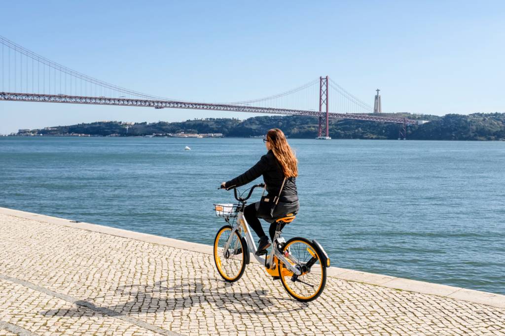 Passeio de bicicleta à beira-Tejo, em Belém: tranquilidade e segurança