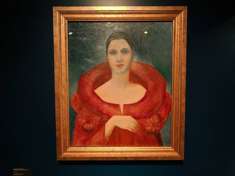 Autorretrato, manteau rouge (1923), de Tarsila, pertencente à Coleção do MNBA do Rio de Janeiro