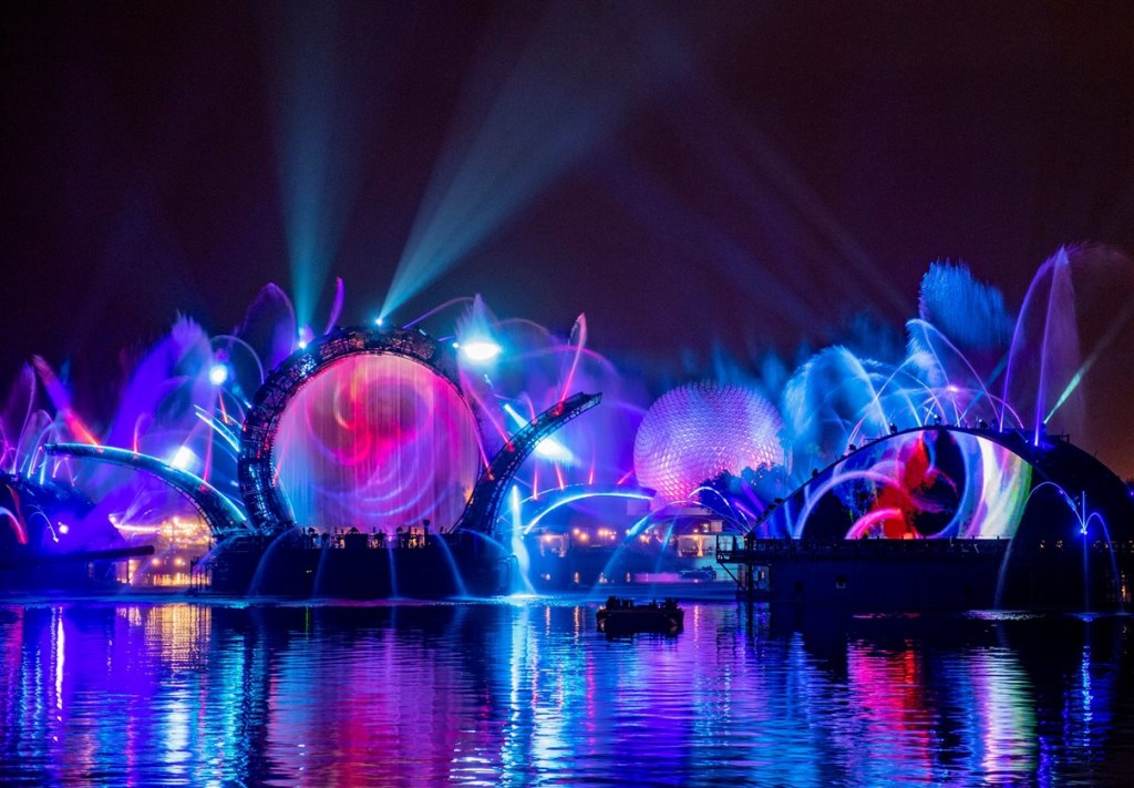 Luzes, coreografias aquáticas e pirotecnias do Harmonious, novo espetáculo noturno do Epcot no Walt Disney World de Orlando