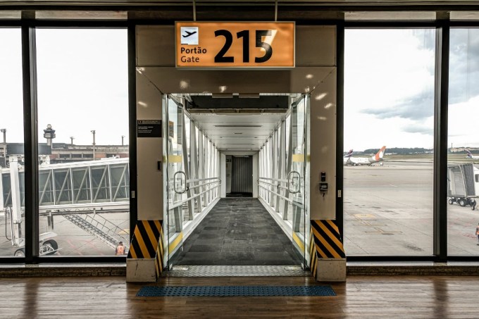 Portão de embarque no Aeroporto Internacional de Guarulhos, São Paulo