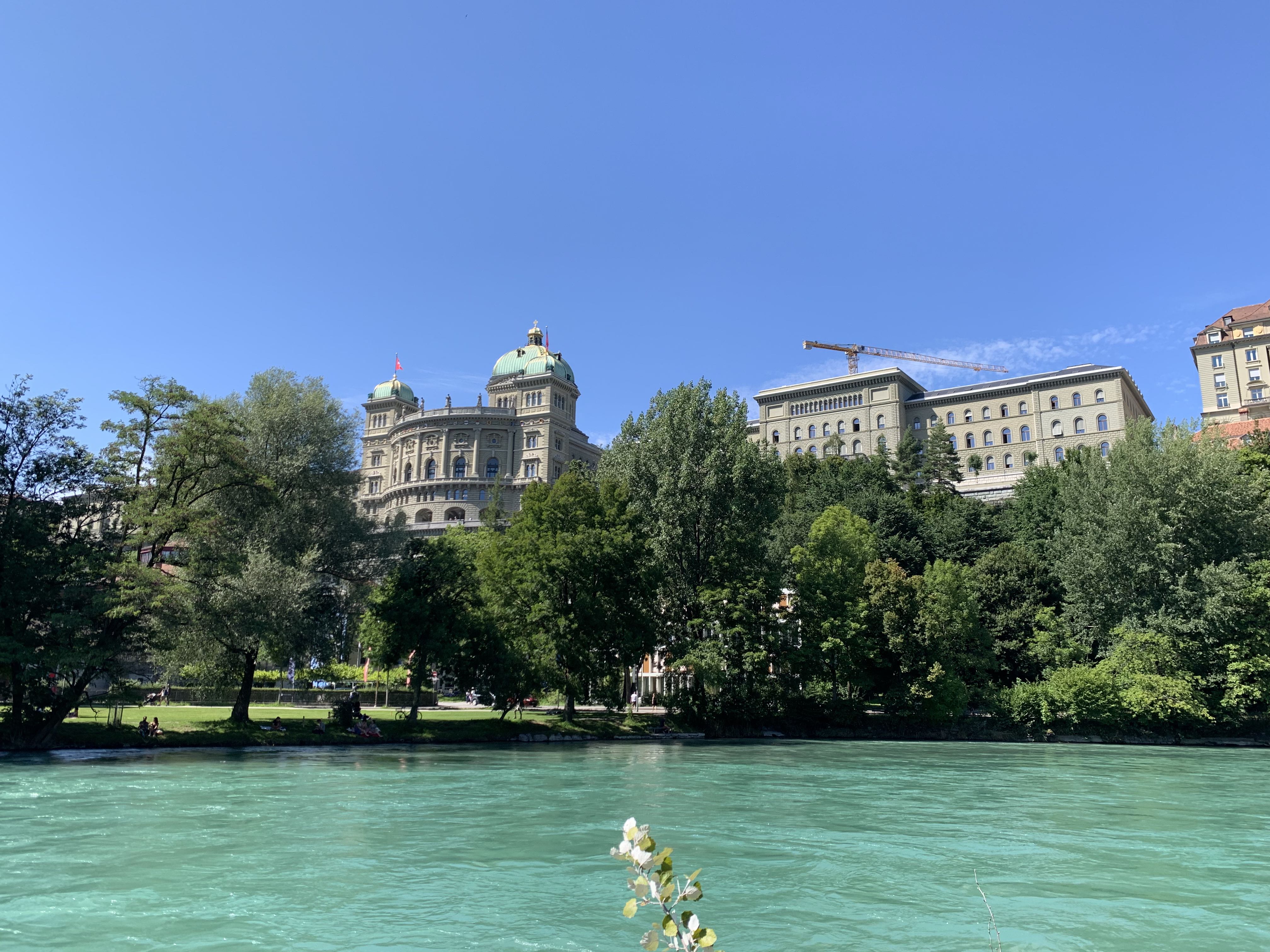 A incrível sensação de entrar em Berna pelo rio