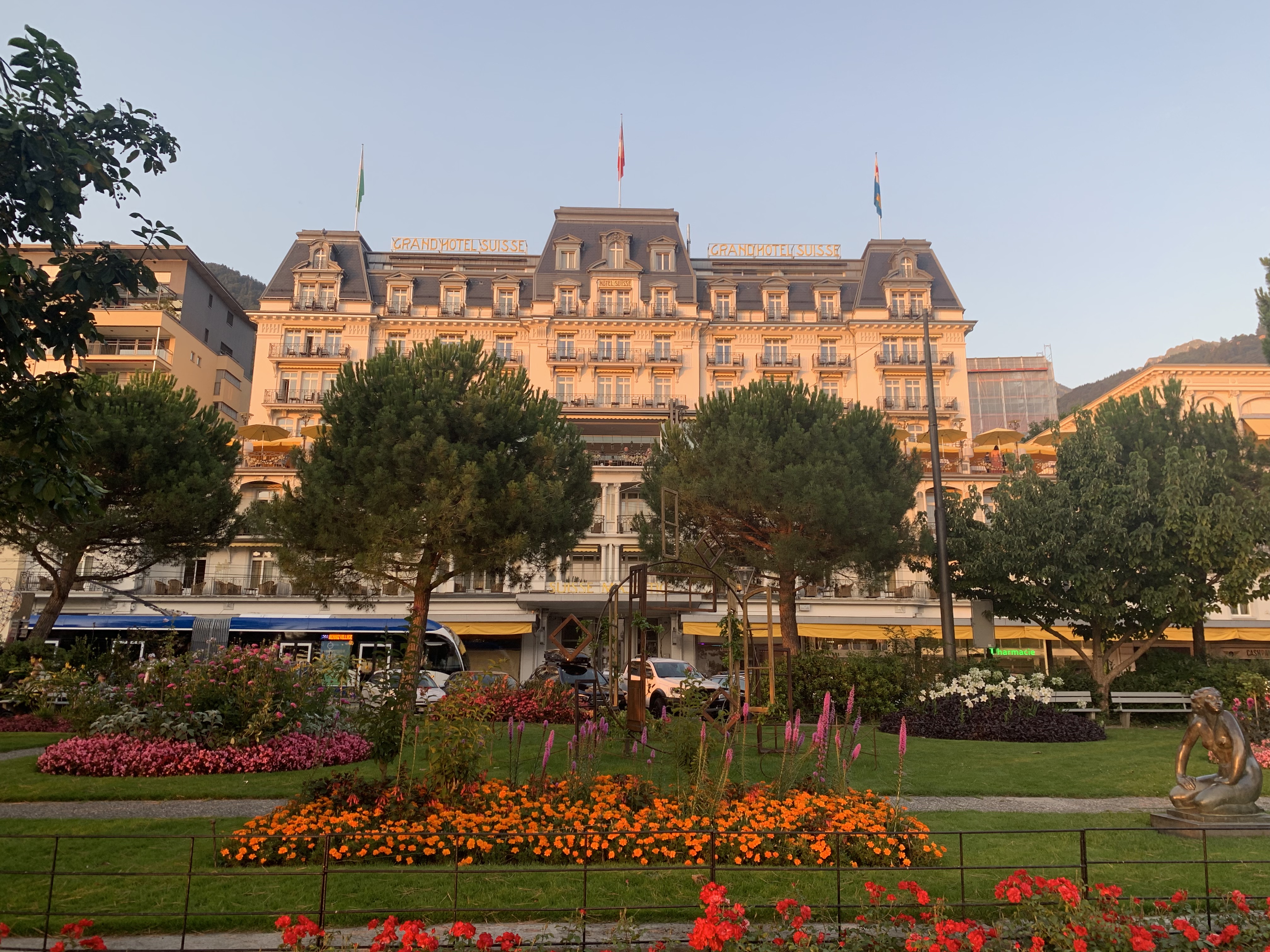 IMG_4793 A arquitetura Belle Époque que predomina na orla de Montreux